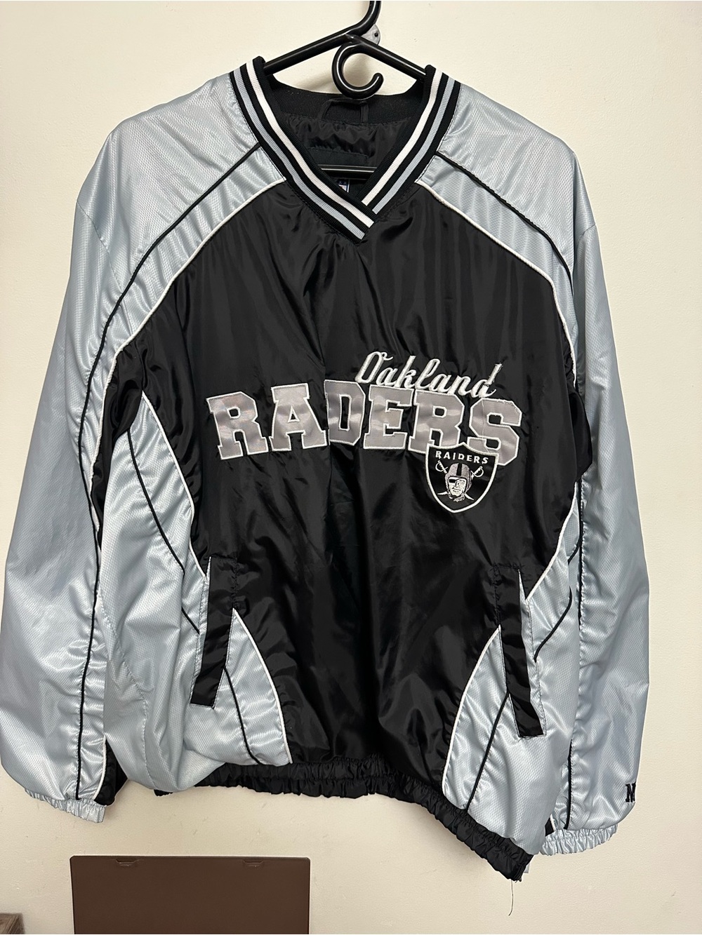 Vintage Oakland Raiders Windbreaker Men’s XL Black and Silver NFL